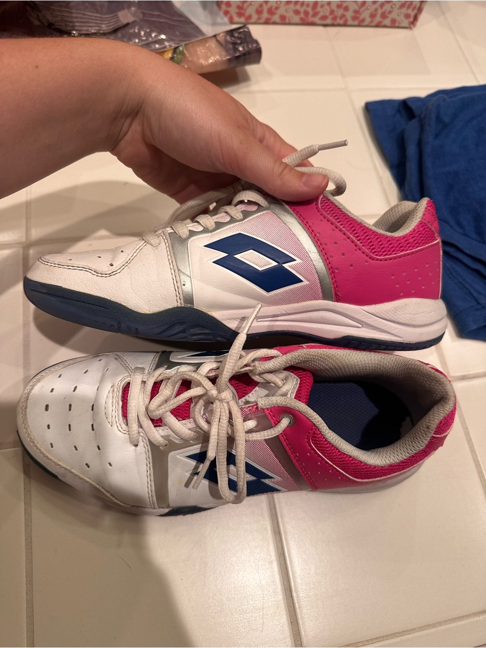 Lotto tennis court shoes